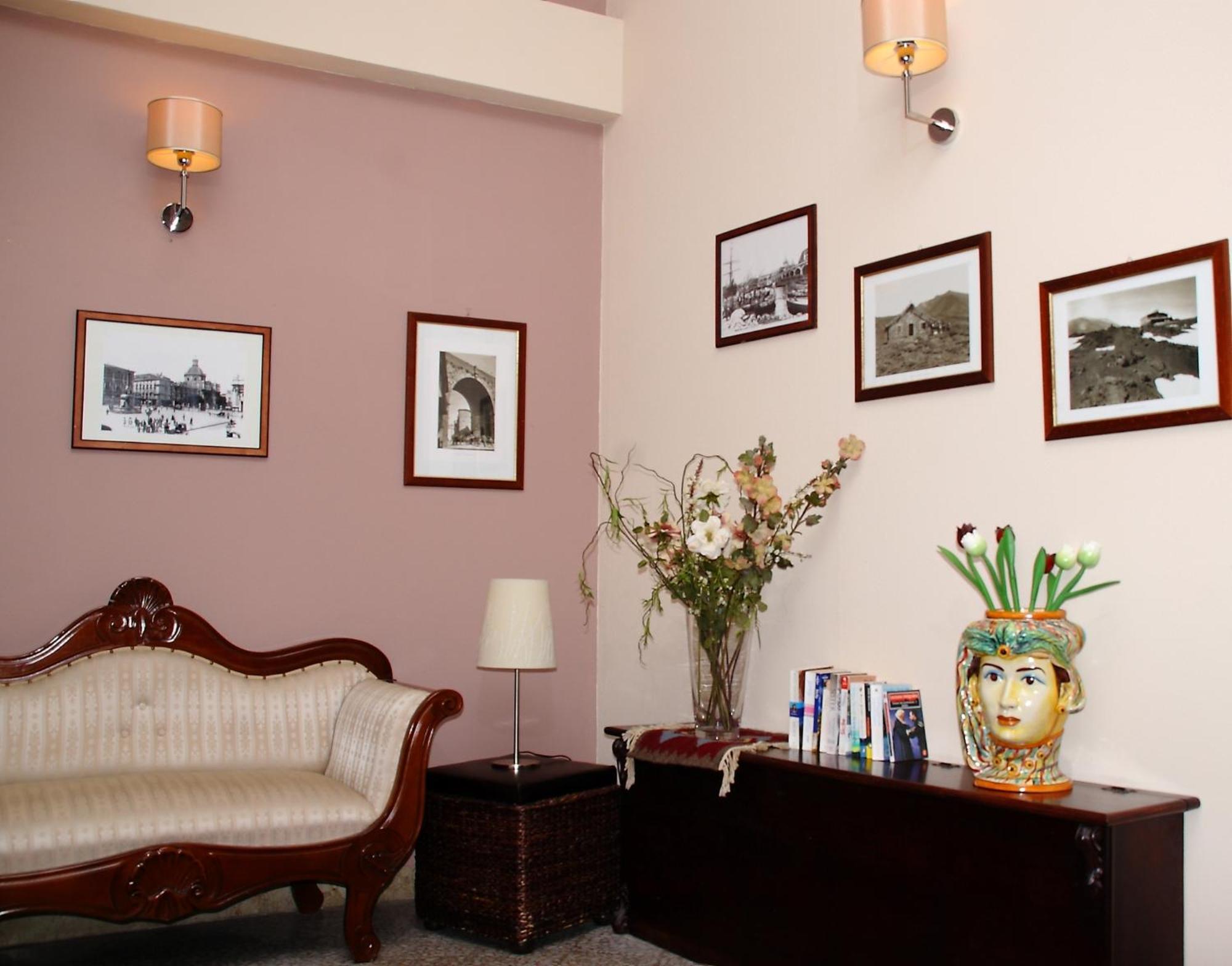 La Collegiata Guest House Catania Exterior photo